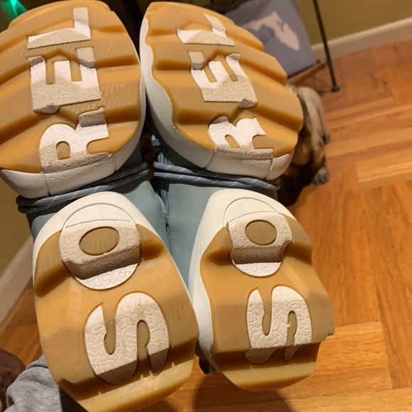 Like new, Sorel Kinetic Impact size 9 sneakers - Picture 6 of 6